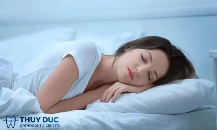 nằm mơ thấy rụng răng hàm trên không chảy máu